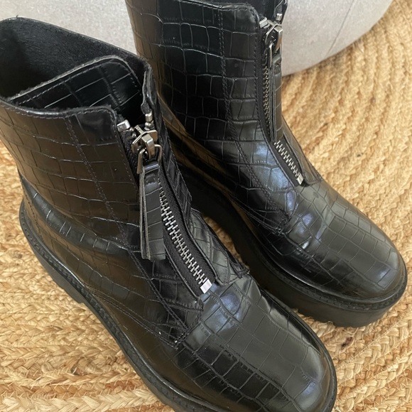 black platform boots 🦕 - Picture 3 of 3